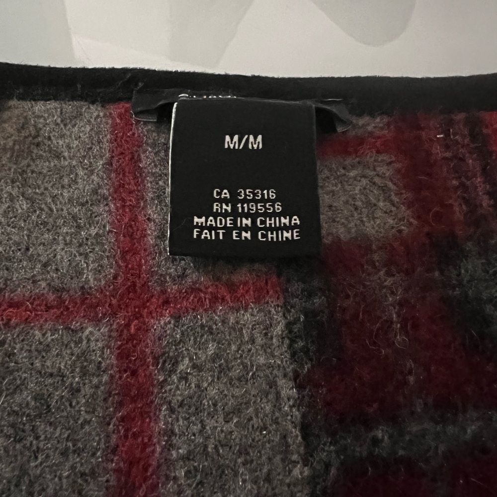 Chic Red and Black Patterned Jacket - Picture 2 of 3